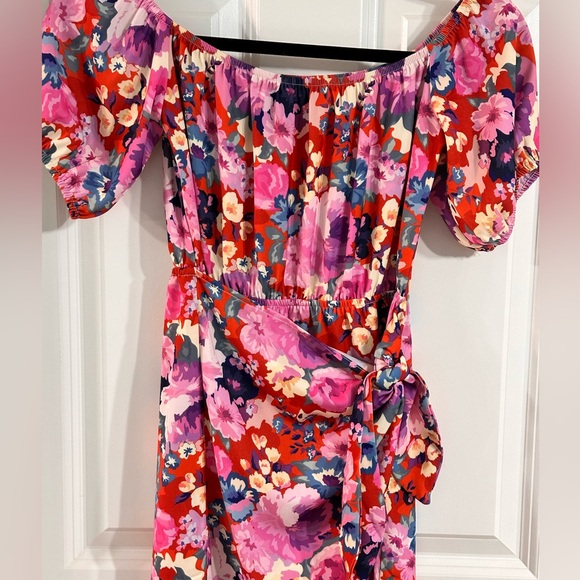 Kittenish Floral Dress - Picture 3 of 8